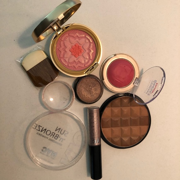 ‼️Makeup bundle‼️5pc - Picture 2 of 2